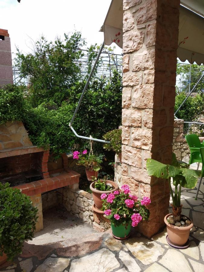 Altin Skrapari Guesthouse Ksamil Exterior foto